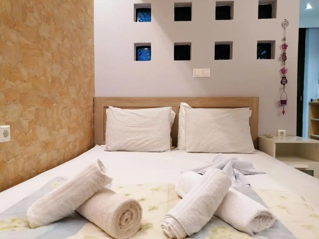 1-Sea view beach studio for 2 in the city centre!