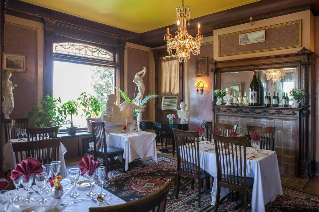 Henderson Castle Inn