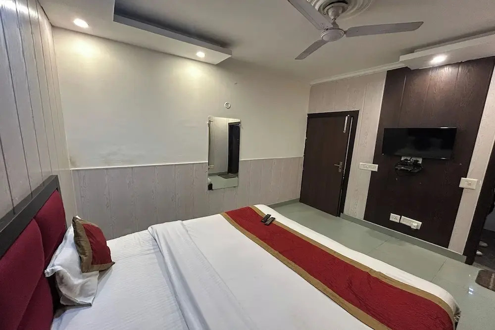 Hotel B K House