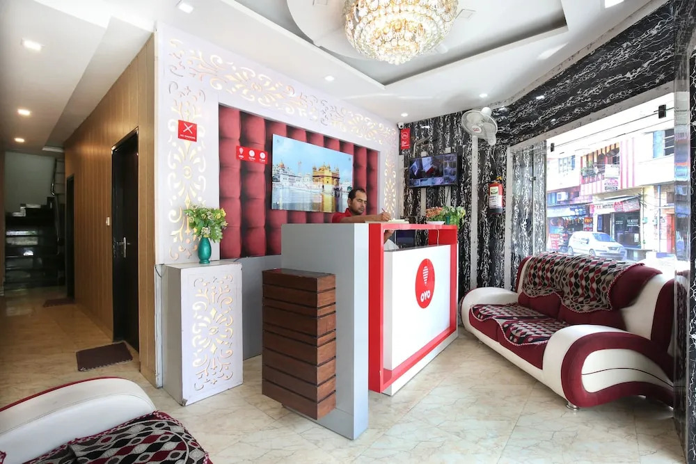 OYO 9055 Hotel Rich Inn