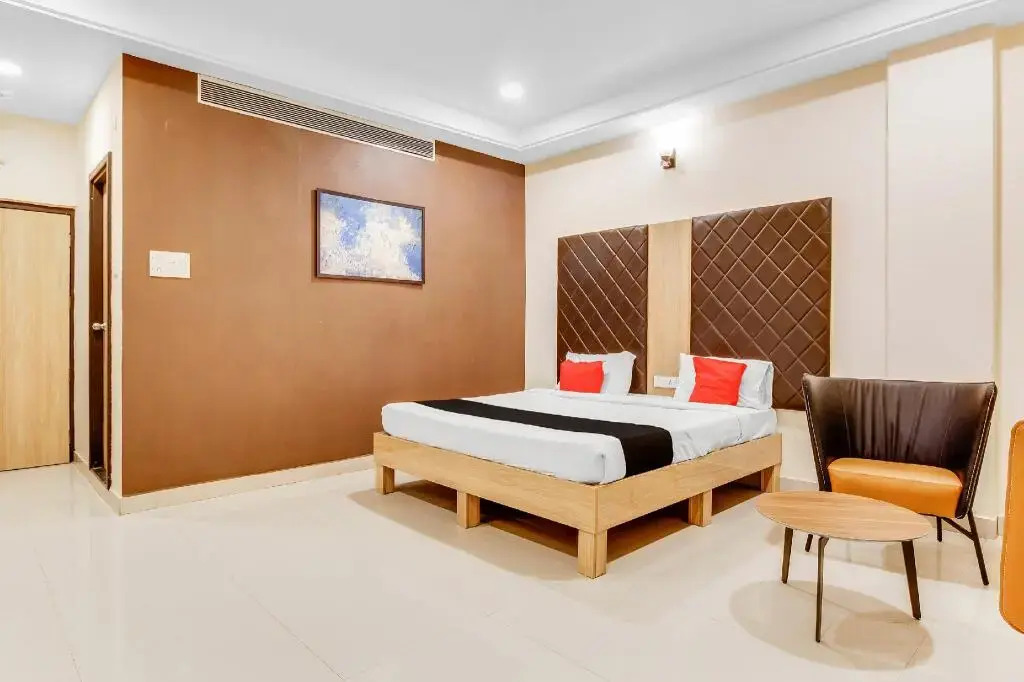 Hotel Solitaire by OYO Rooms