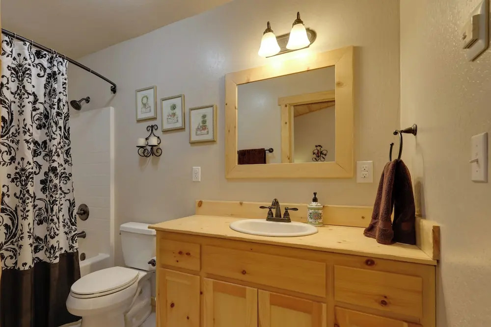 Near Hikes: Arnold Cabin w/ EV Charger & Fire Pit
