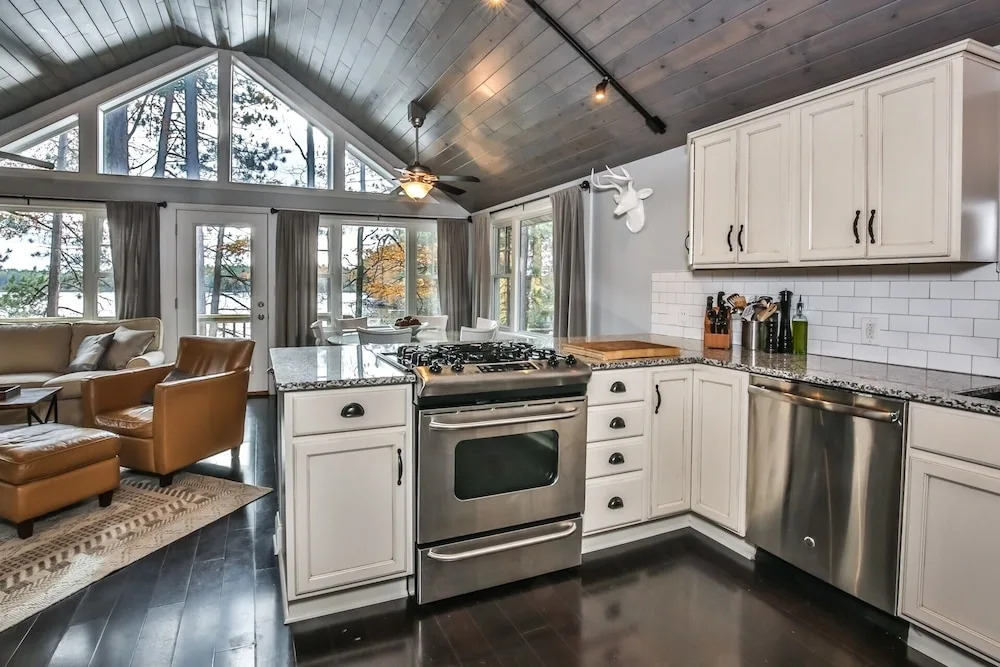 Ruffin It - Hiller Vacation S 3 Bedroom Cabin
