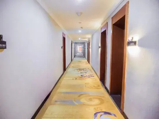 Beiliu Grand Hotel (Guijiang Pearl Pedestrian Street)