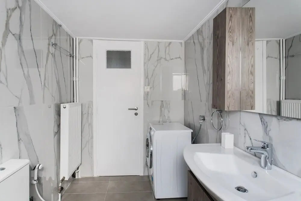 Spacious & Airy 1 Bedroom Apartment near HELEXPO