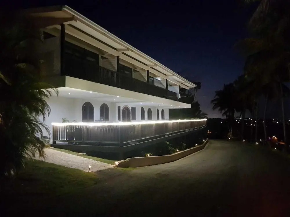 Rainforest & Ocean View Inn At Carabali