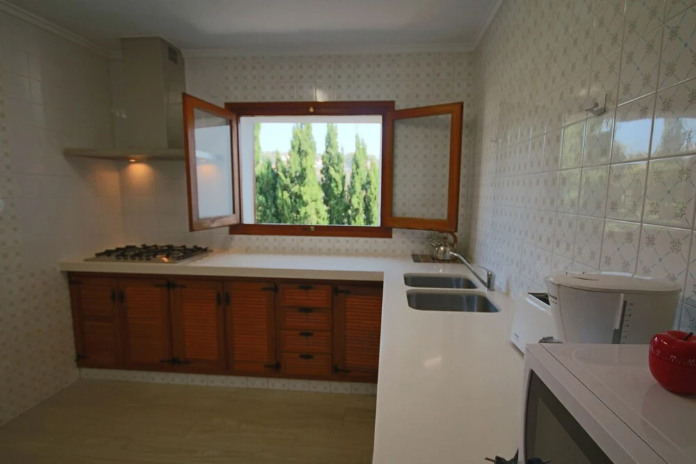 Only 100m to the Beach! Spacious Villa With Private Pool - 12 People