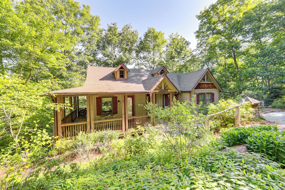 Hike & Boat: Cozy Bear Lake Cottage!