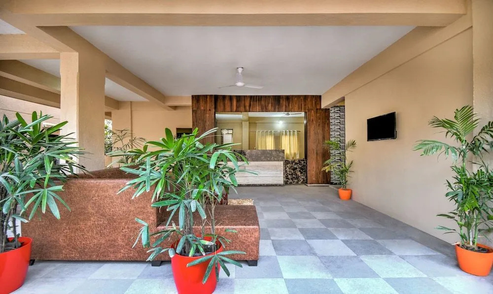 Treebo Sayaji Residency