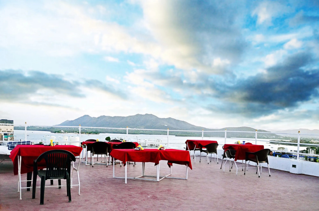 The Lake View Hotel- On Lake Pichola