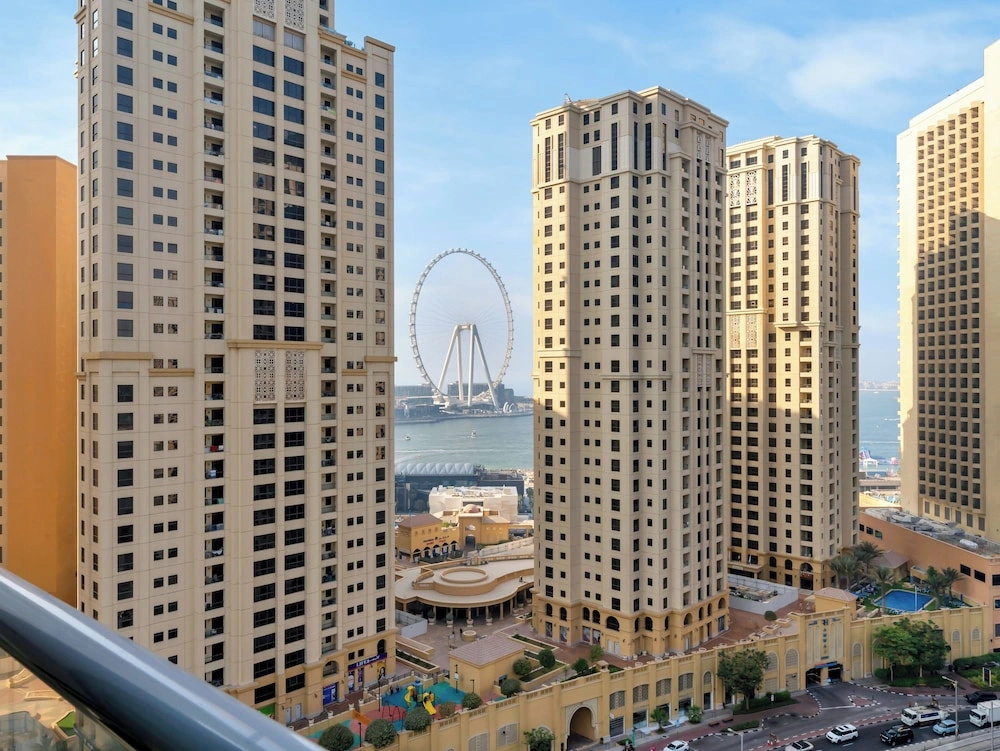 Luxury Waterfront View with Ain Dubai