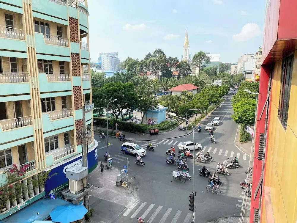 Home Away Do Quang Dau