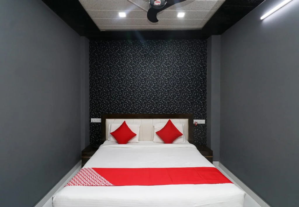 Mv Hotel By OYO Rooms