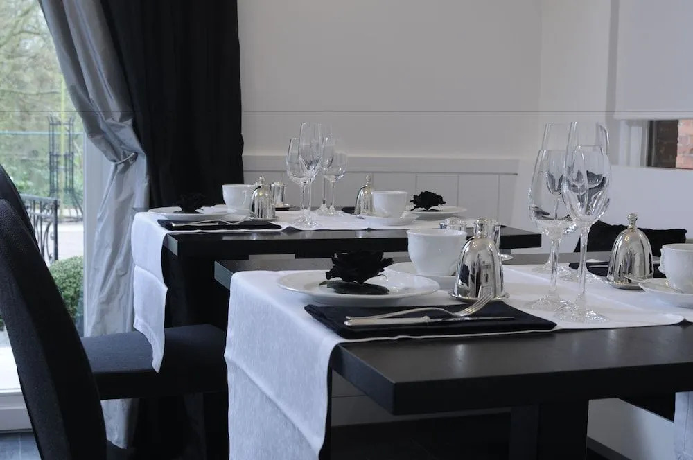 B&B Belrose Luxury