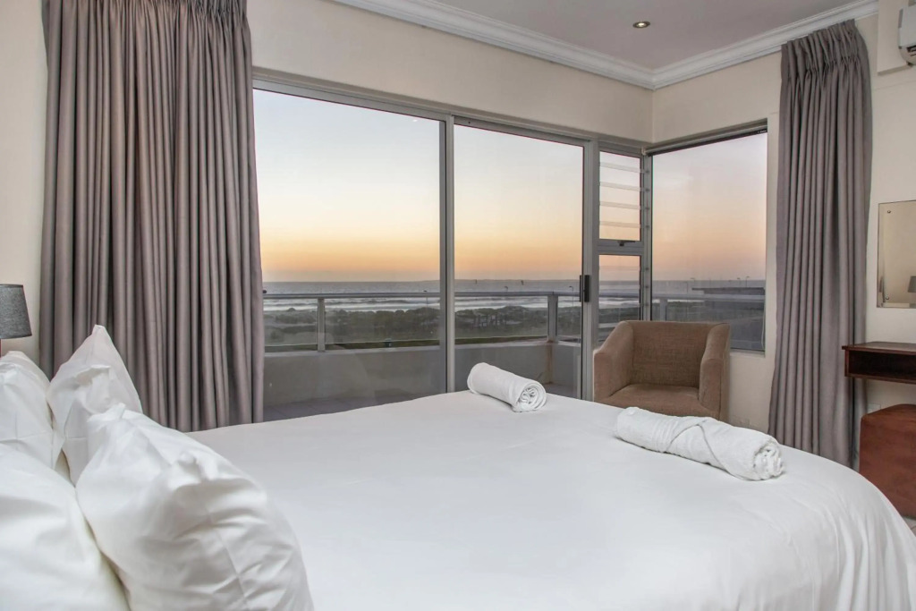 Spectacular Beachfront Apartment 3 Bedroom C101 Sea Spray