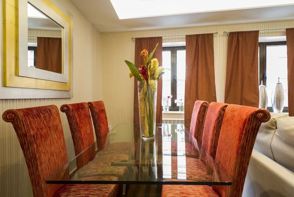 Apartamentos Salamanca Puerta Zamora, Centro, Wifi con salón y 2 dormitorios, Parking