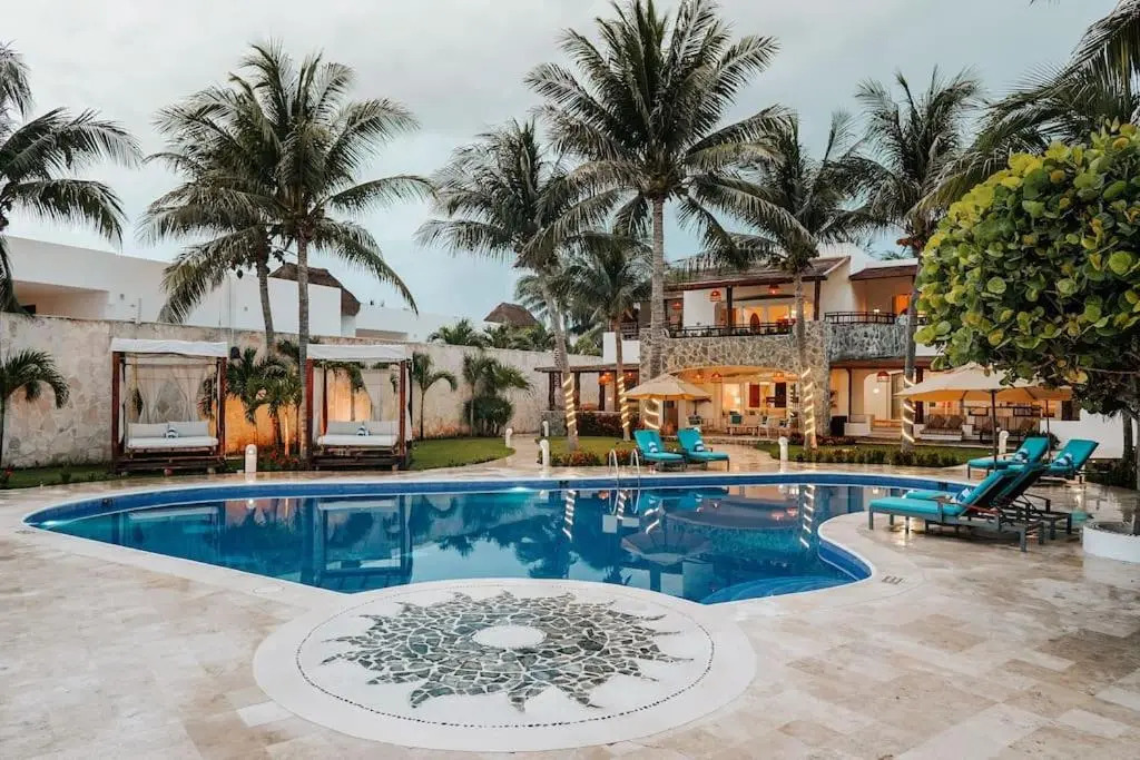 Villa Corona 6 BR Luxury Mansion