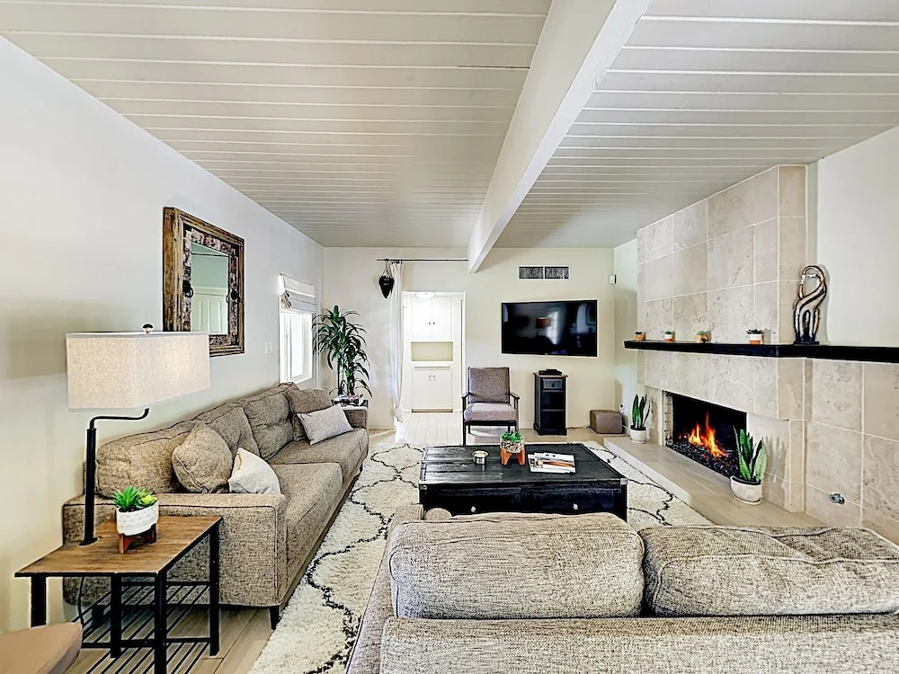 1088 Palm Springs - 3 Br Home
