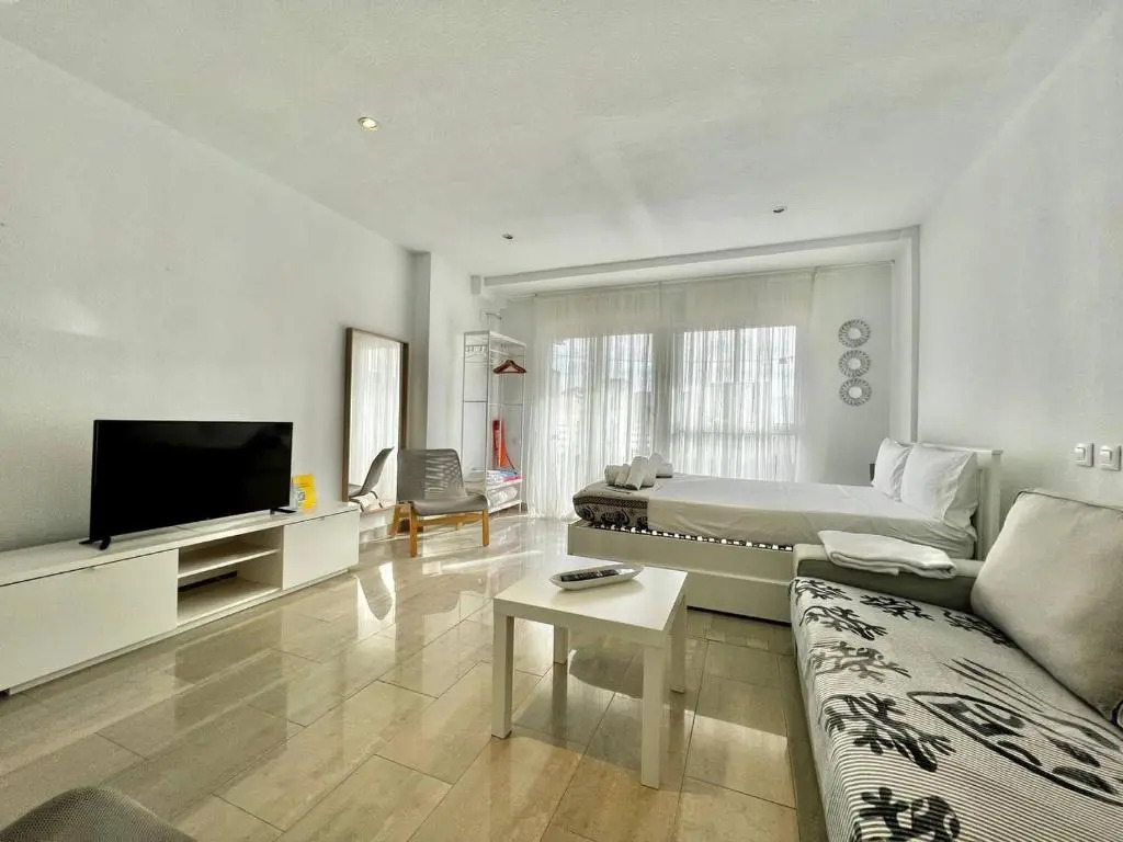 Riscal 6 by United Renters