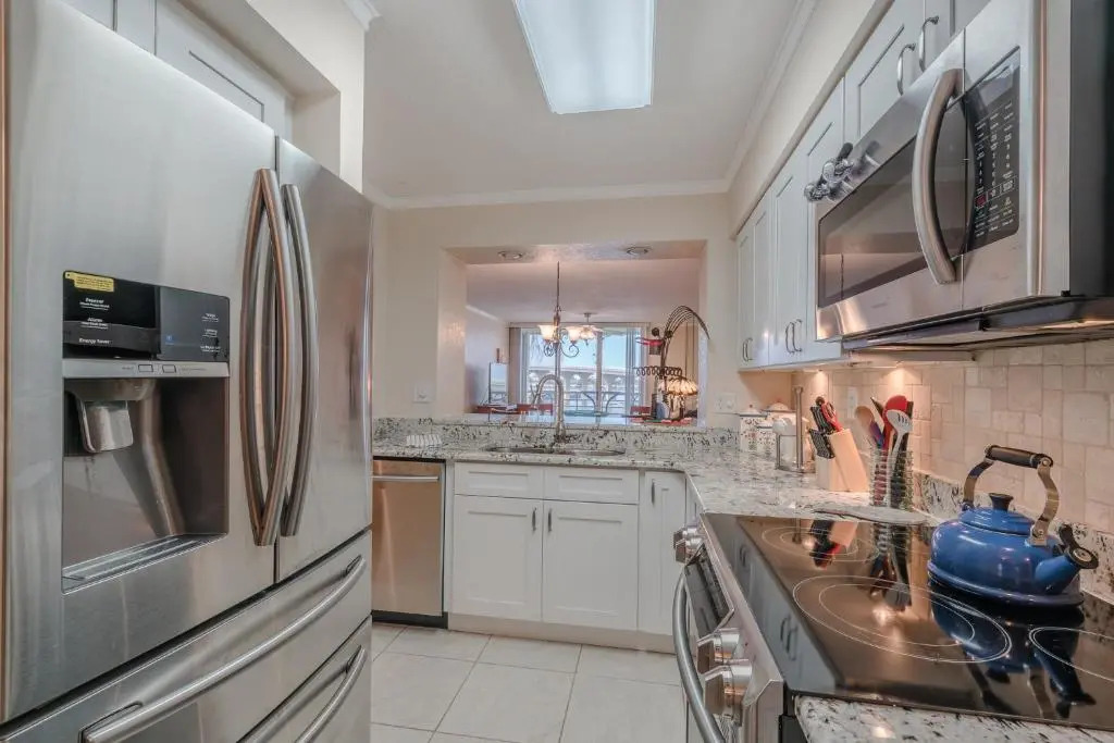 Bahia Vista 9-521 by Distinctive Beach Rentals