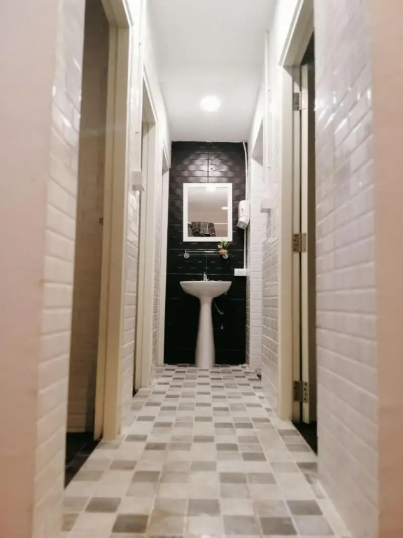 White House Hostel