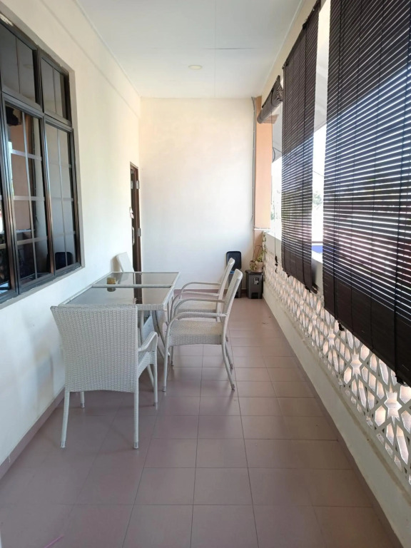 Aban Transit House