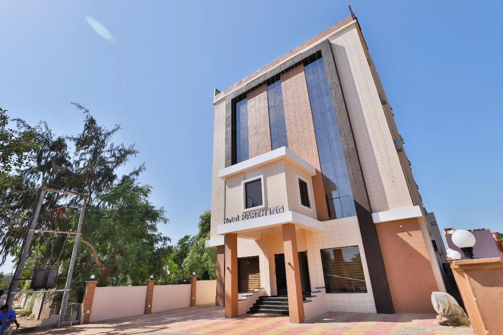 OYO 23174 Hotel Parth Inn
