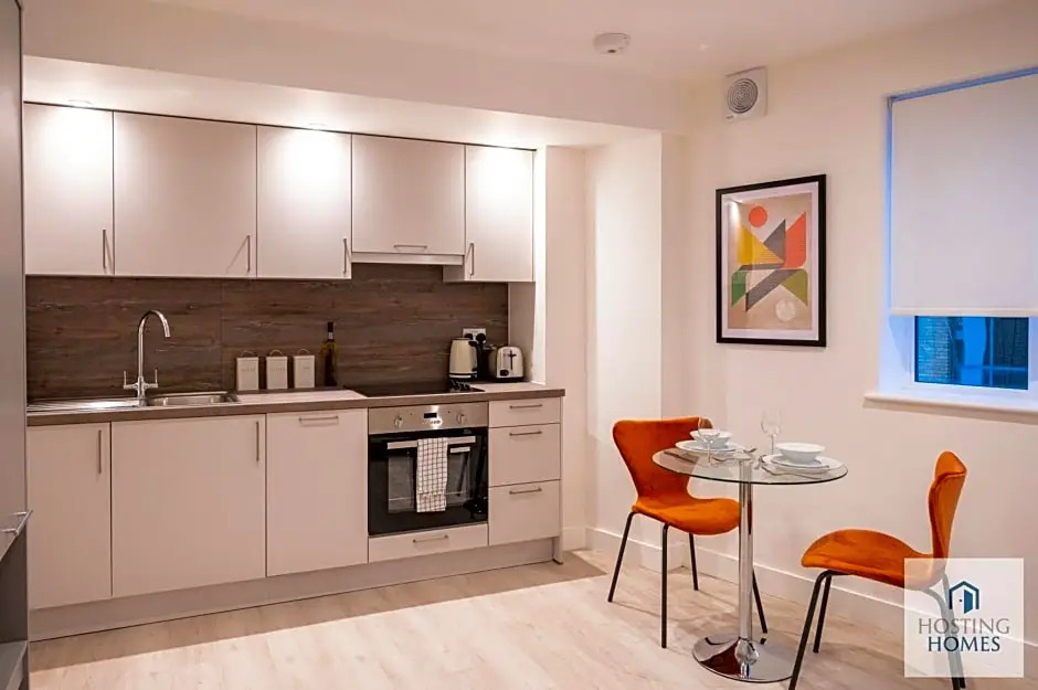 Modern Queen Street Apartment In The Heart Of Town 5