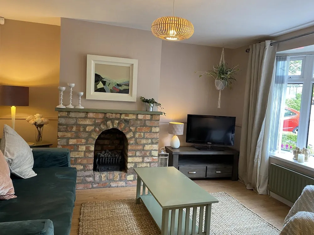Remarkable 3-bed House in Belfast