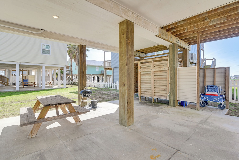 1 Min Walk to Beach: A Surfside Beach Favorite!