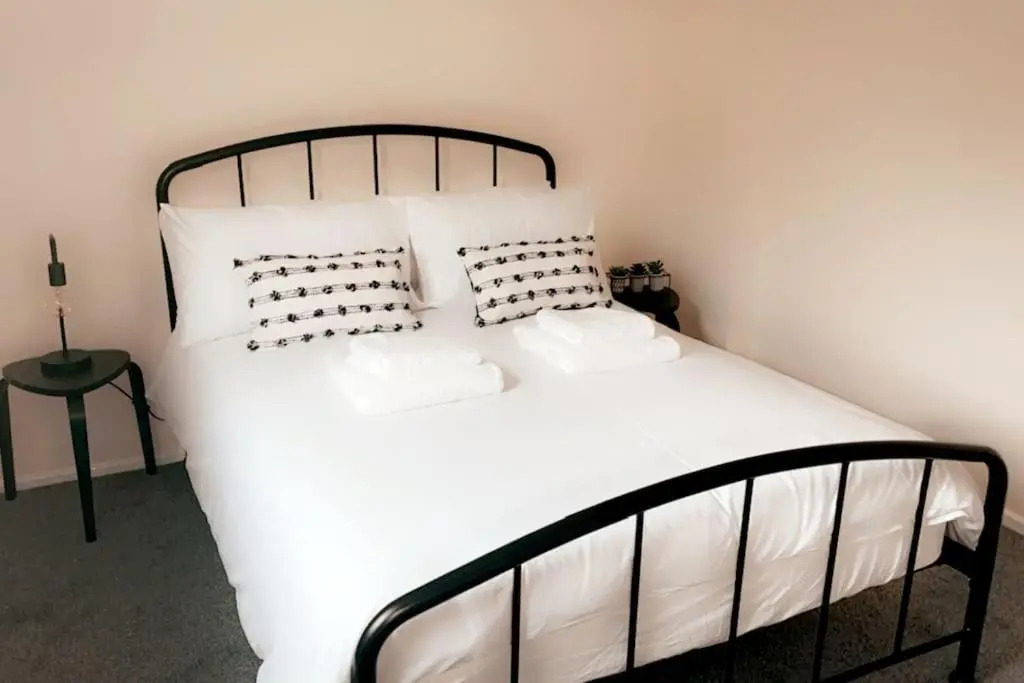 Lovely 1 bedroom studio apartment - Merthyr Tydfil