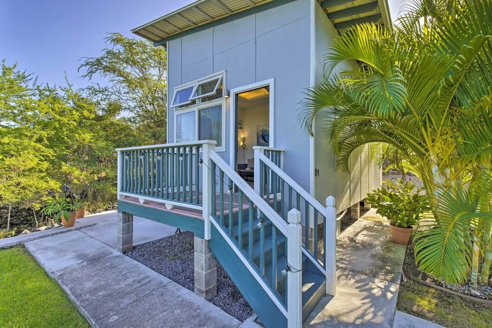 1 Mile to Magic Sands Beach: Kailua-kona Cottage