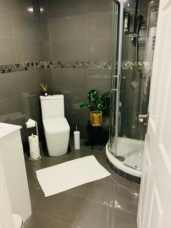 Modern & Cosy 2-Bed Apartment Near NEC, Airport & JLR