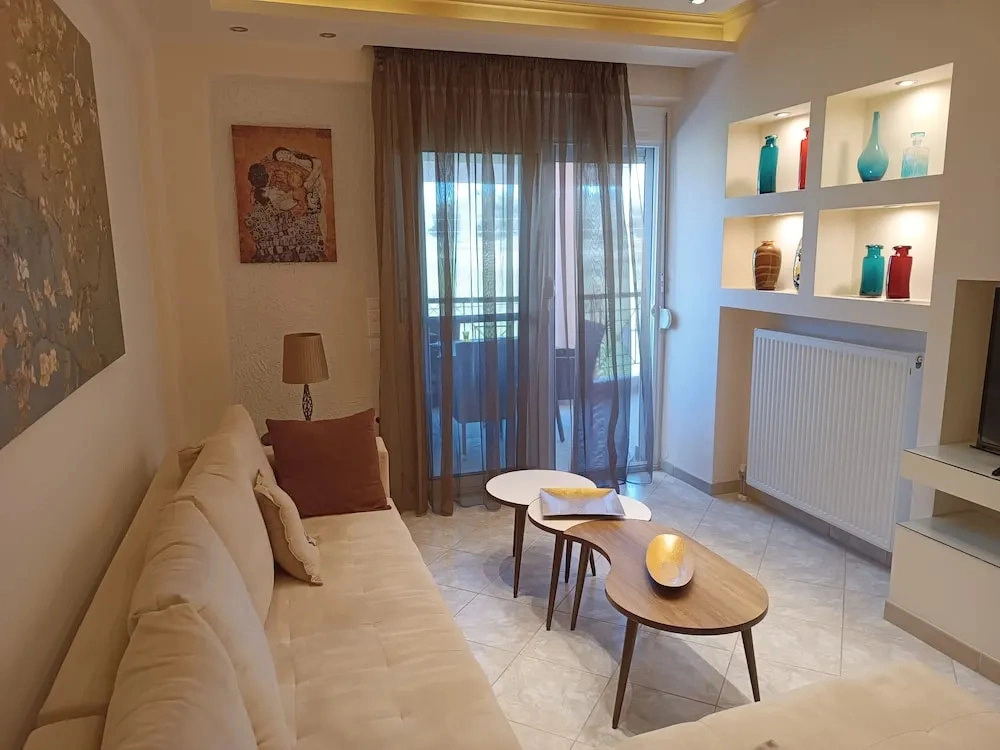 Zeus Luxury Suite in Nea Flogita