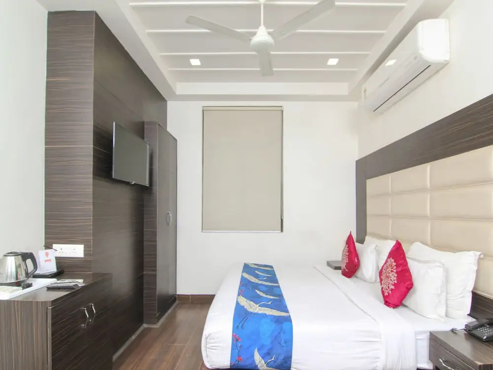OYO 3232 Royal Inn