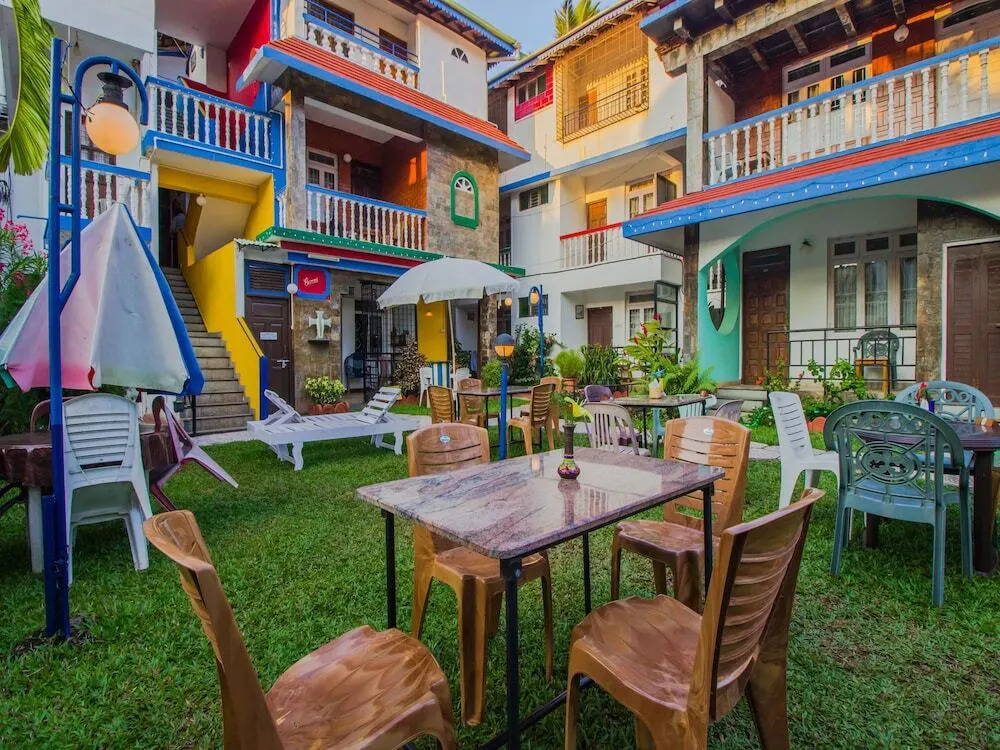 OYO 12902 Home Colourful Studio Home Candolim