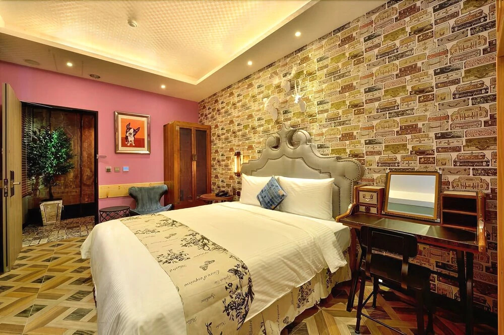 Joe's Apartment Hotel