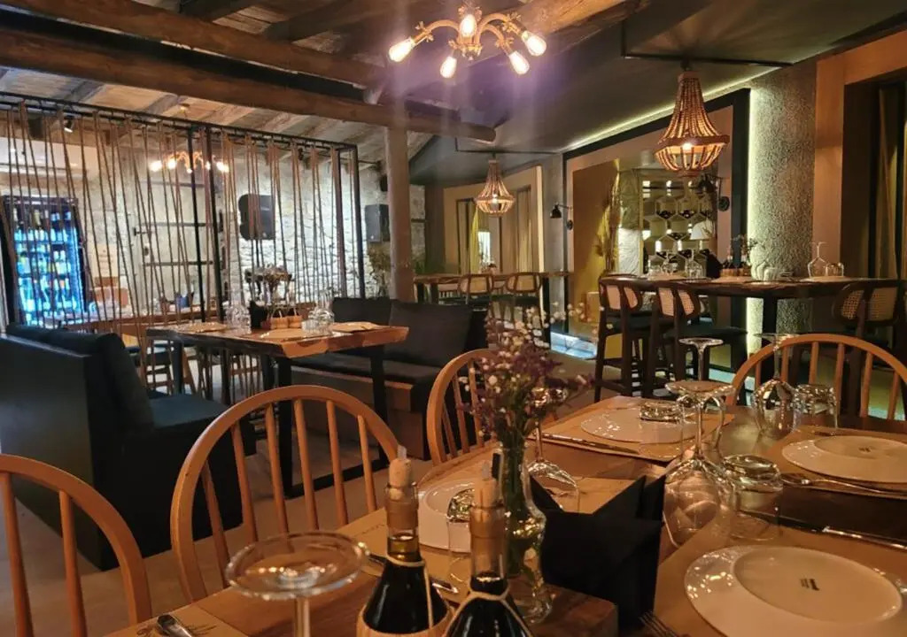 Dims Hotel & Restaurant