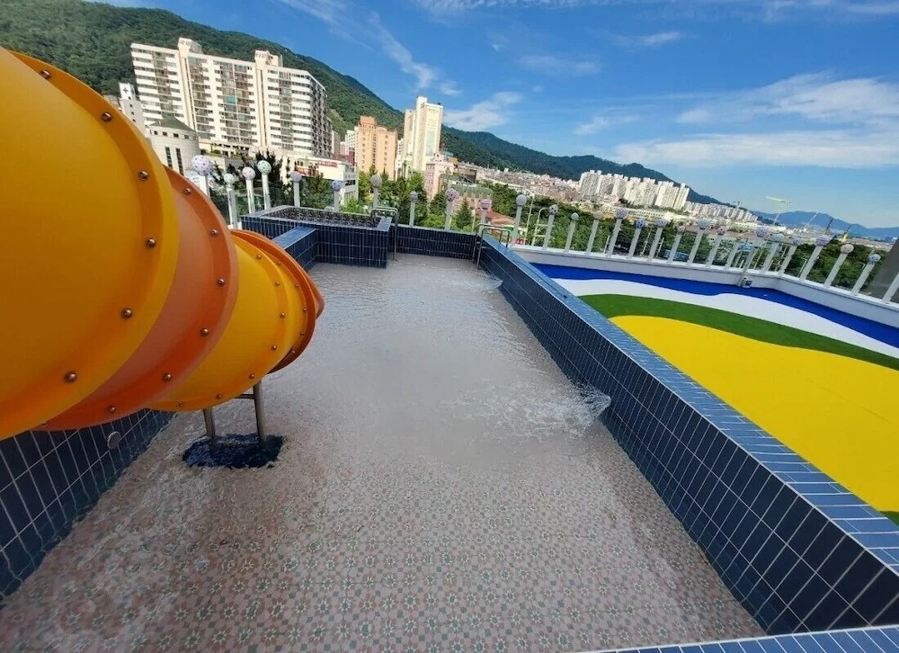 Almond Kids Hotel