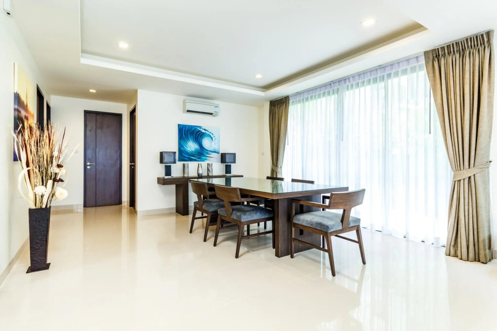 LP101 - Private rooftop pool villa in Laguna for 9 people, near restaurants and shops