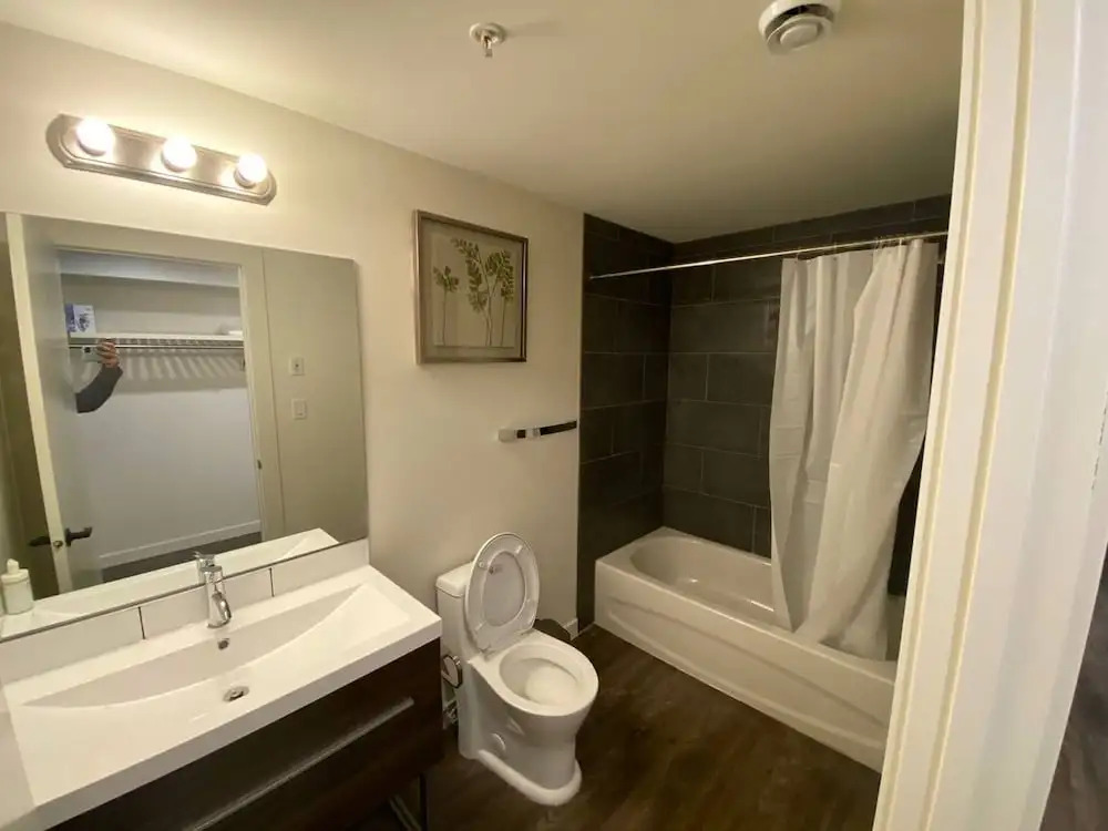 Brand New Dt 1 Br Close To All Edmonton, Canada