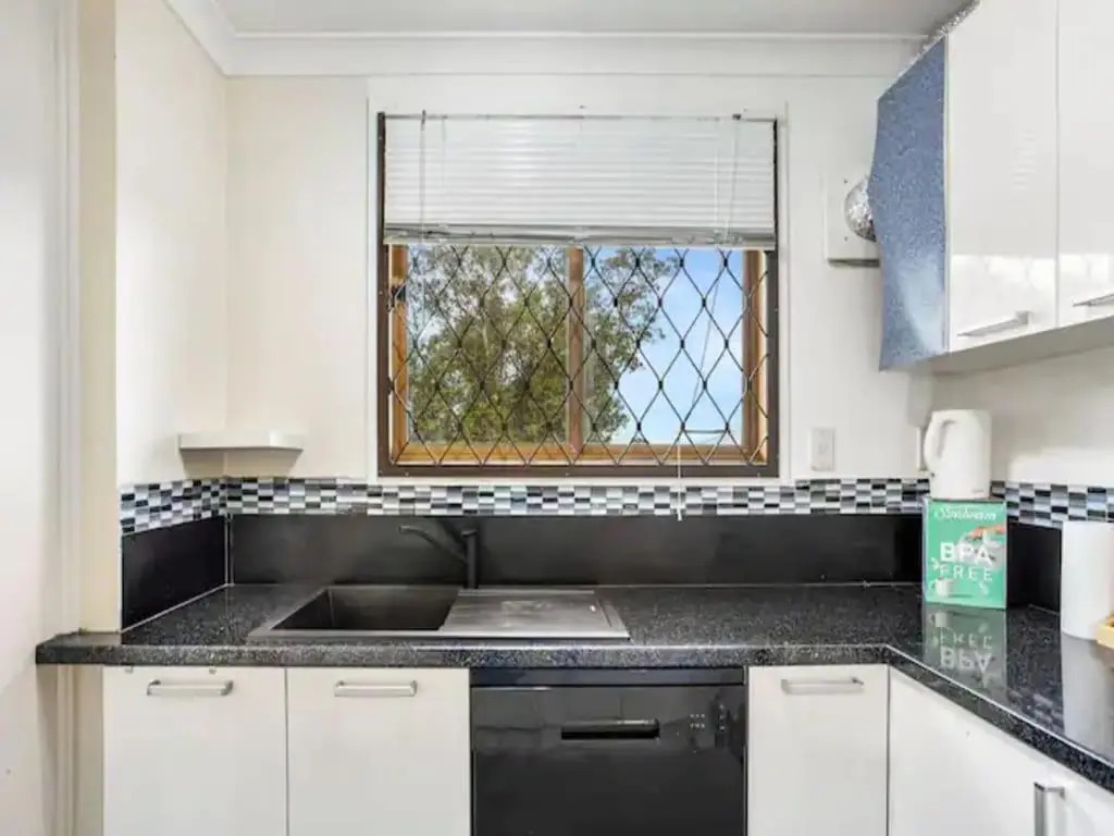 Lovely 2-Bedroom Apartment with Free Parking