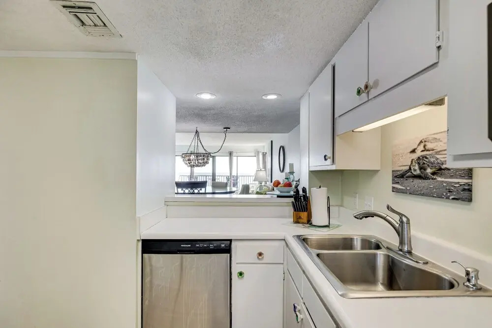 Walk to Beach: Emerald Isle Condo w/ Ocean View!