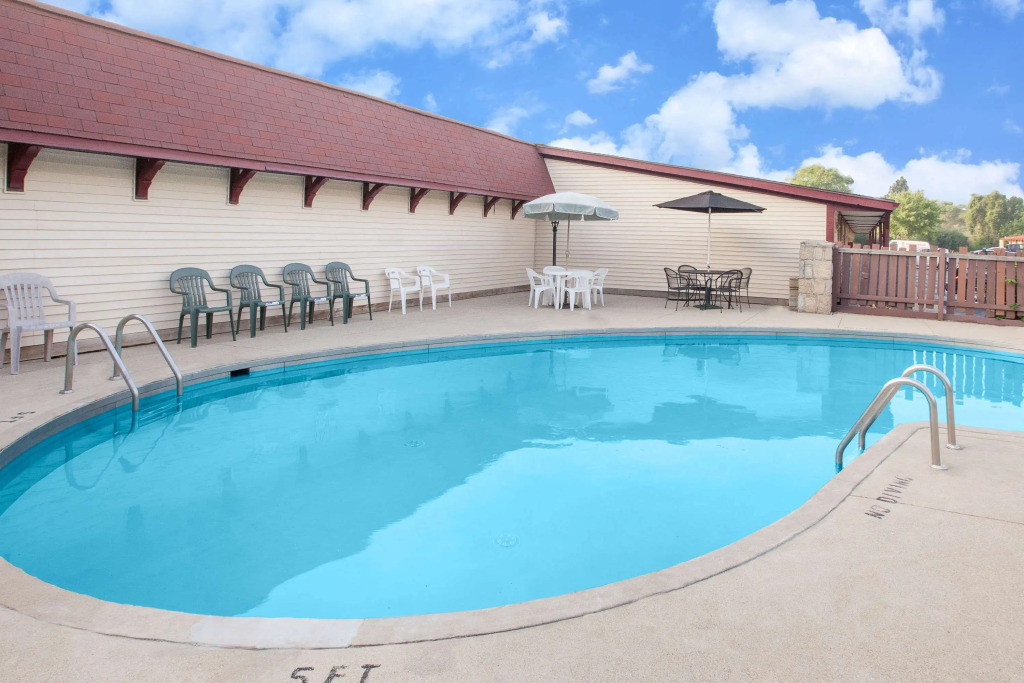 Knights Inn - Battle Creek