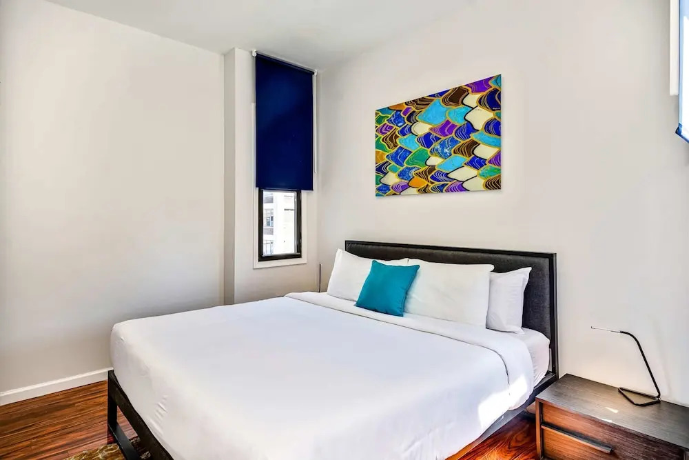 Retreat in a Stylish 2BD Apartment in the Heart of the City