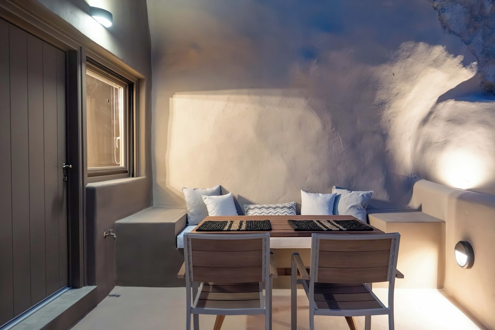 Litheos Santorini Luxury Cave Suites