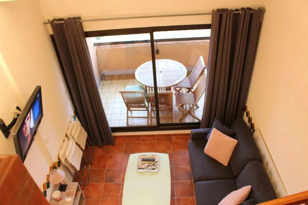 Studio in Bormes-les-mimosas, With Wonderful sea View, Shared Pool and Enclosed Garden