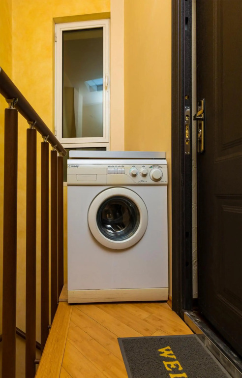 1BD Apartment with a Cute Balcony in Kapana