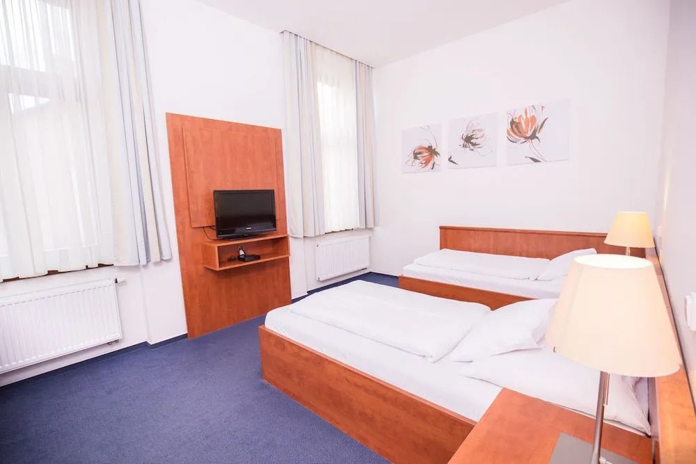 Hotel Lev