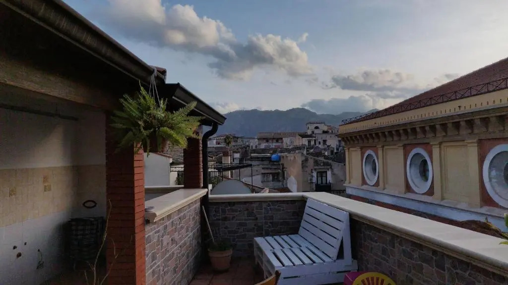 Apartment with huge terrace in the party area